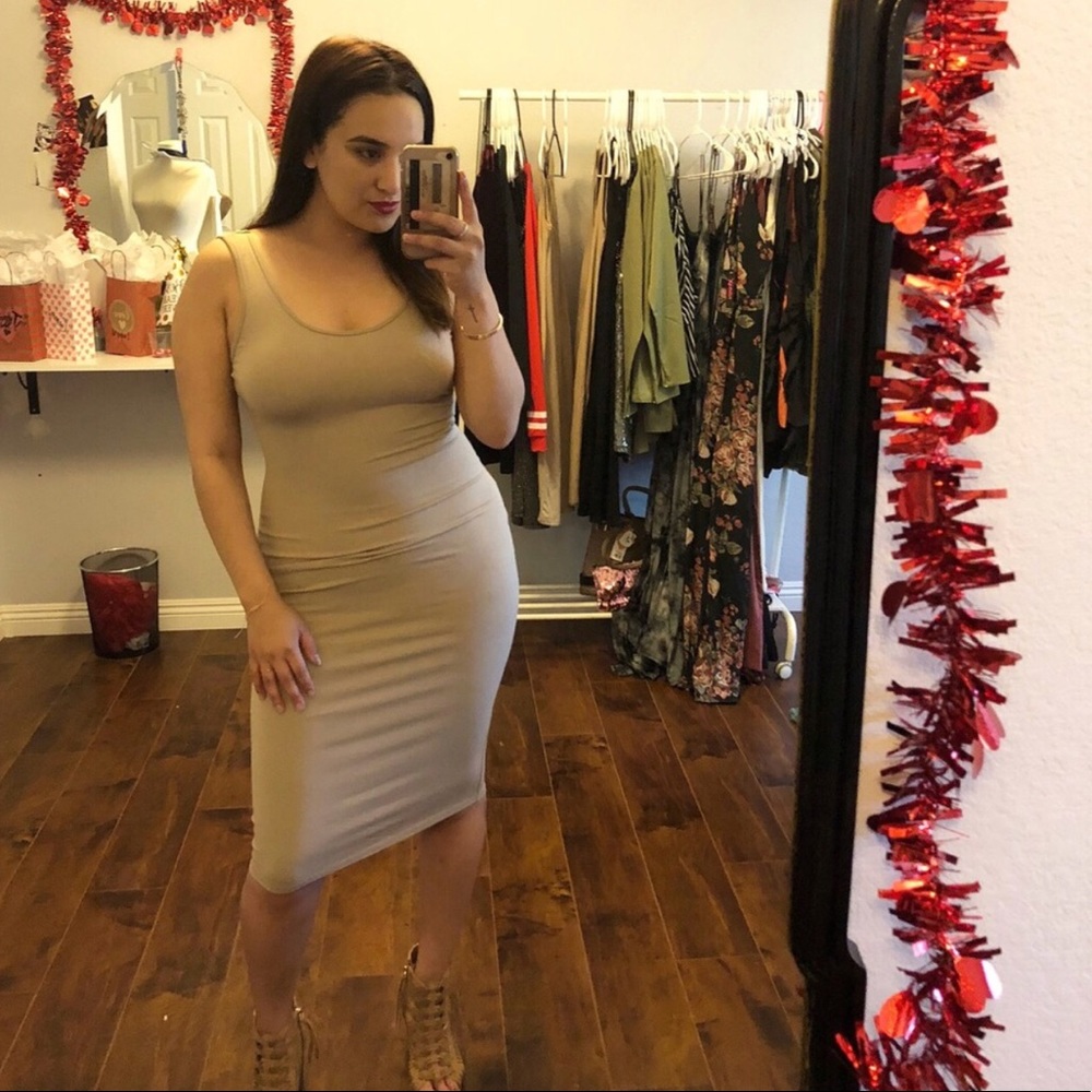 Nude dress - Picture 4 of 4